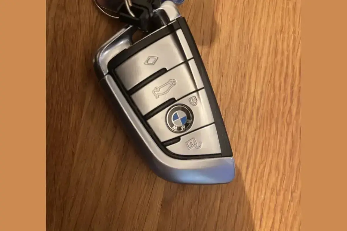 How To Replace Battery In BMW Key Fob 5 Series